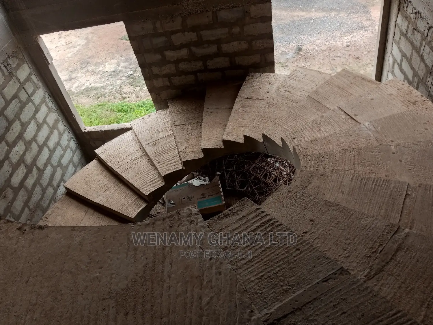 5bdrm Mansion in Emefs Estate, Tema Metropolitan for sale