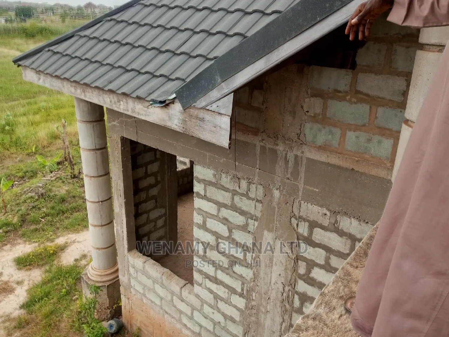 5bdrm Mansion in Emefs Estate, Tema Metropolitan for sale