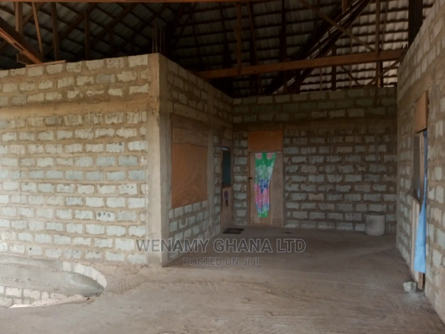 5bdrm Mansion in Emefs Estate, Tema Metropolitan for sale