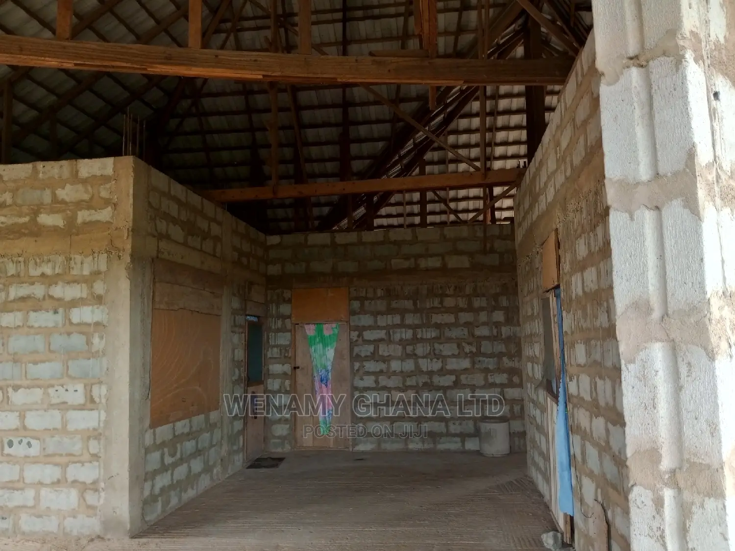 5bdrm Mansion in Emefs Estate, Tema Metropolitan for sale