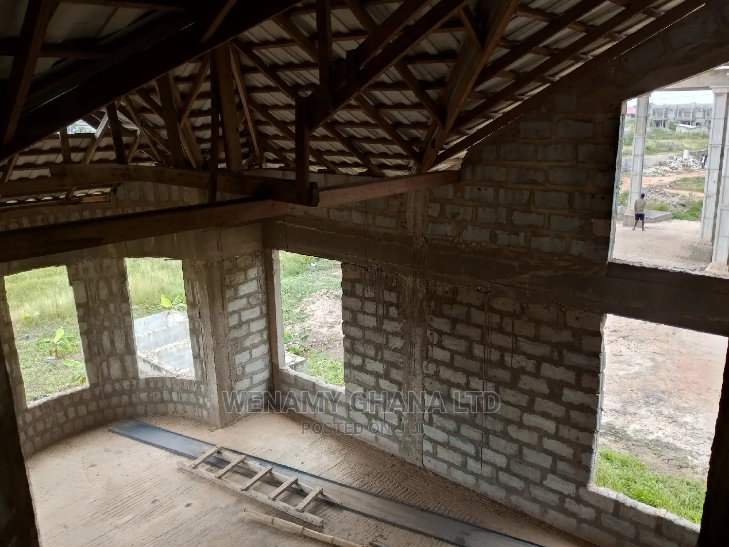 5bdrm Mansion in Emefs Estate, Tema Metropolitan for sale