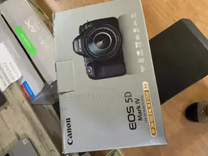 Canon 5D Mark IV Camera With 24-105mm Lens