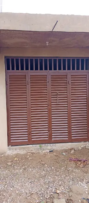 Store Metal Gate