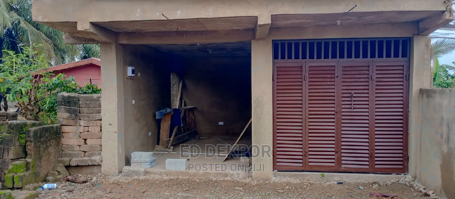 Store Metal Gate