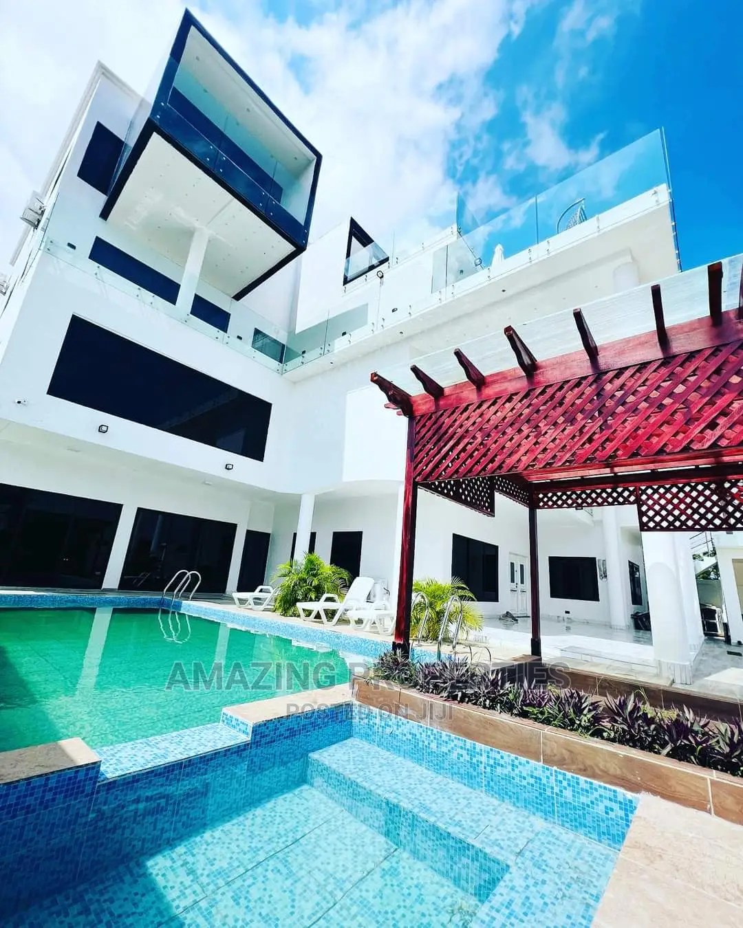 10bdrm House in East Legon for sale