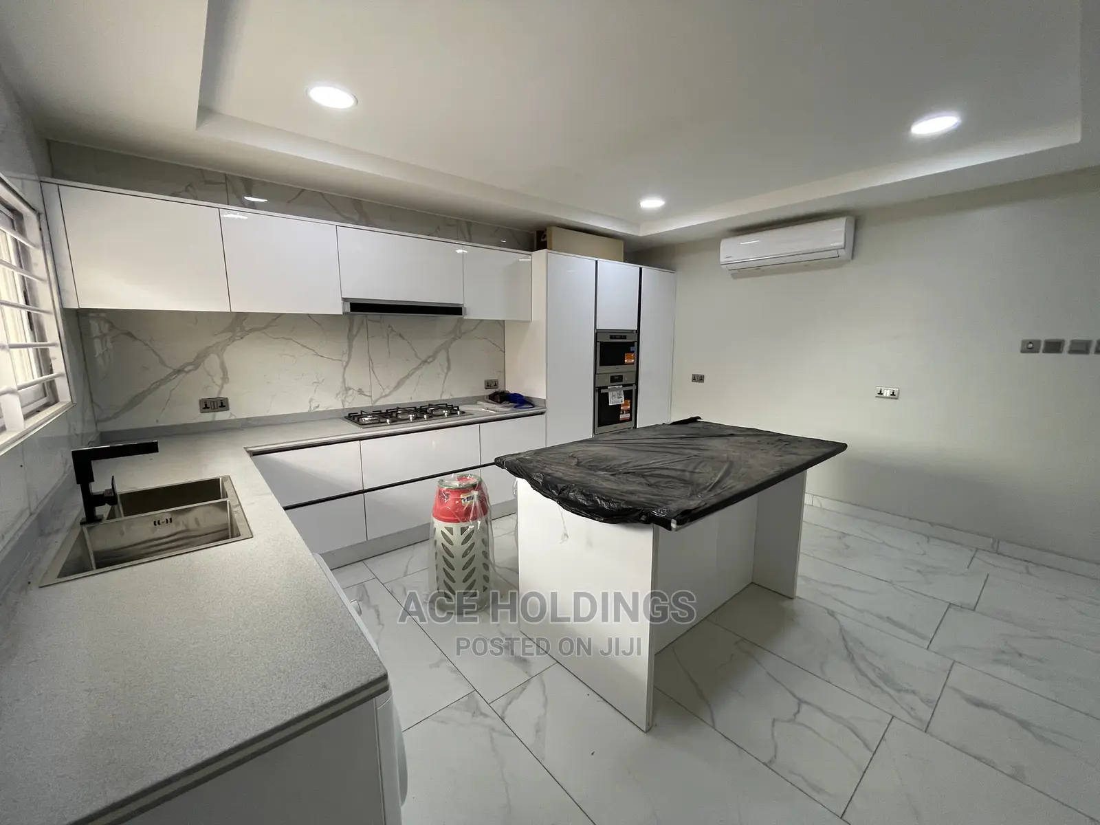 4bdrm Mansion in Round About, Tseaddo for sale
