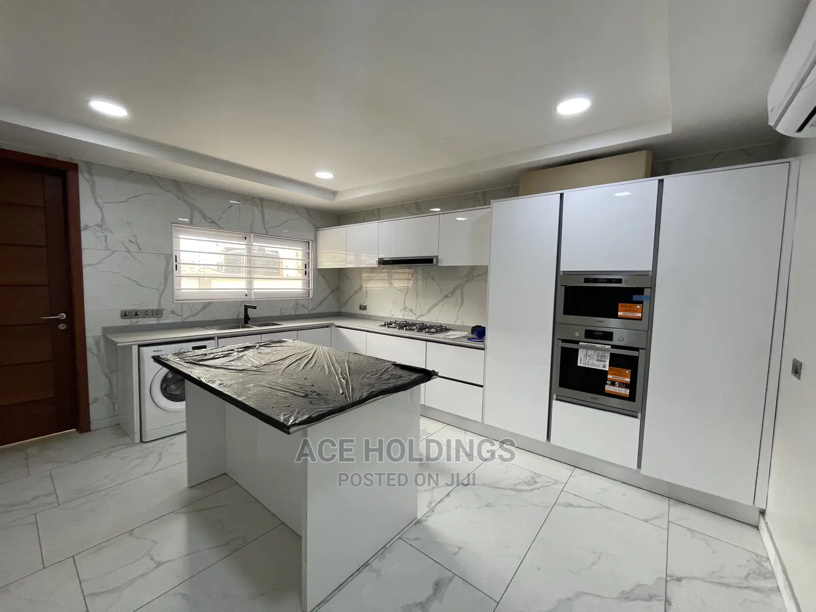 4bdrm Mansion in Round About, Tseaddo for sale