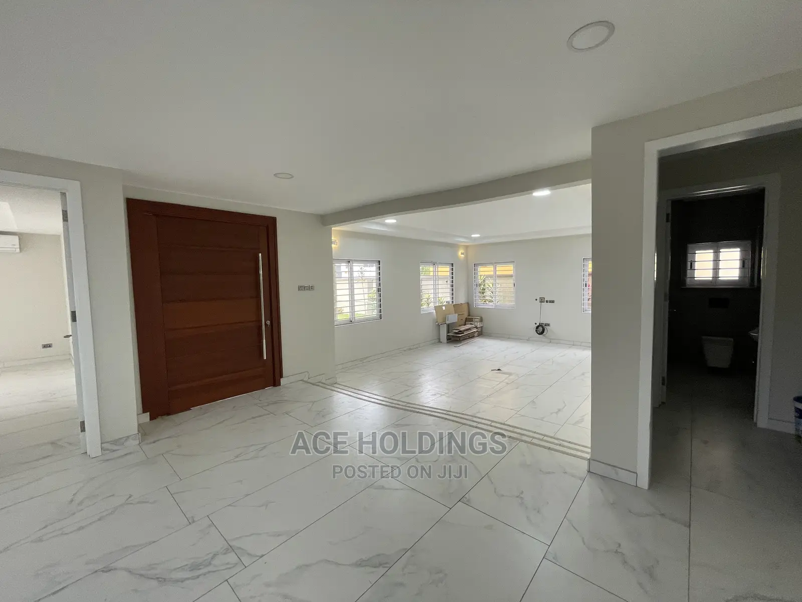 4bdrm Mansion in Round About, Tseaddo for sale