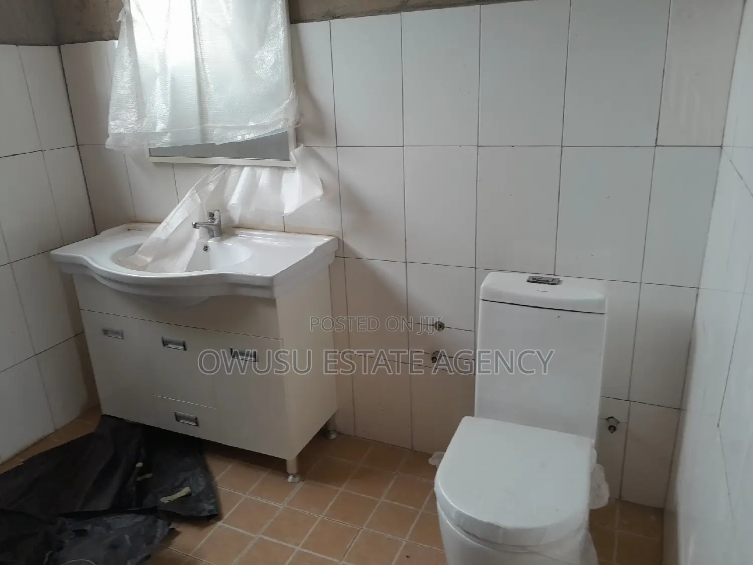 7bdrm House in Appiadu Apimso, Kumasi Metropolitan for sale