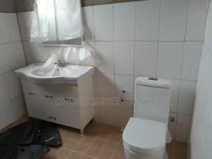 7bdrm House in Appiadu Apimso, Kumasi Metropolitan for sale