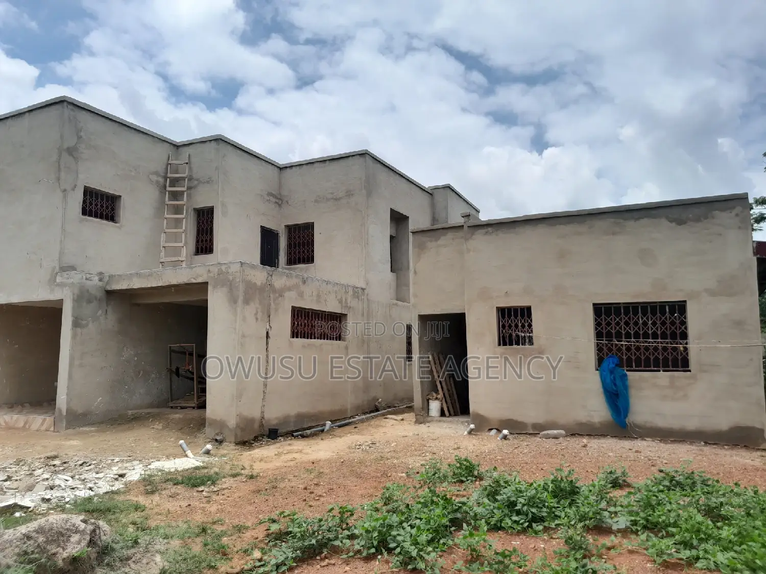 7bdrm House in Appiadu Apimso, Kumasi Metropolitan for sale
