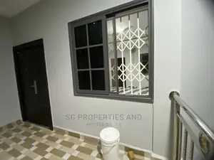 2bdrm Apartment in Kings Courts, Tema Metropolitan for rent