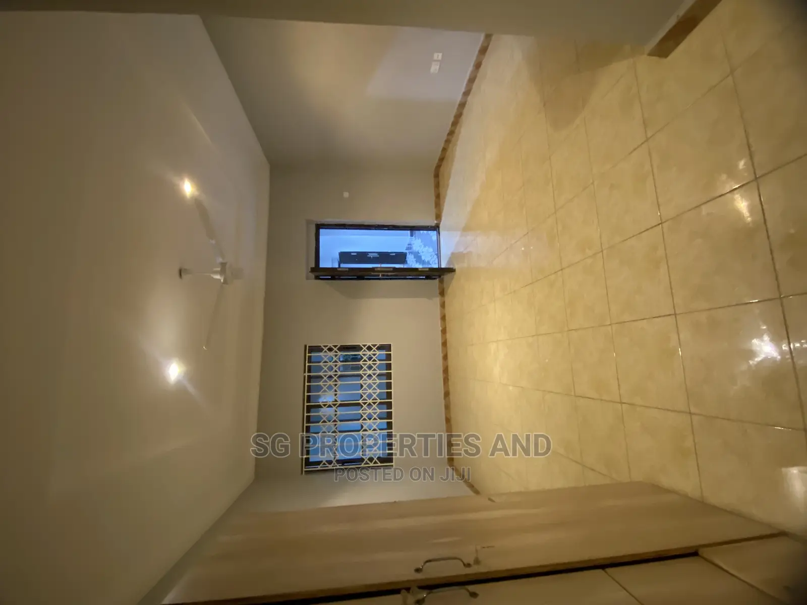 2bdrm Apartment in Kings Courts, Tema Metropolitan for rent