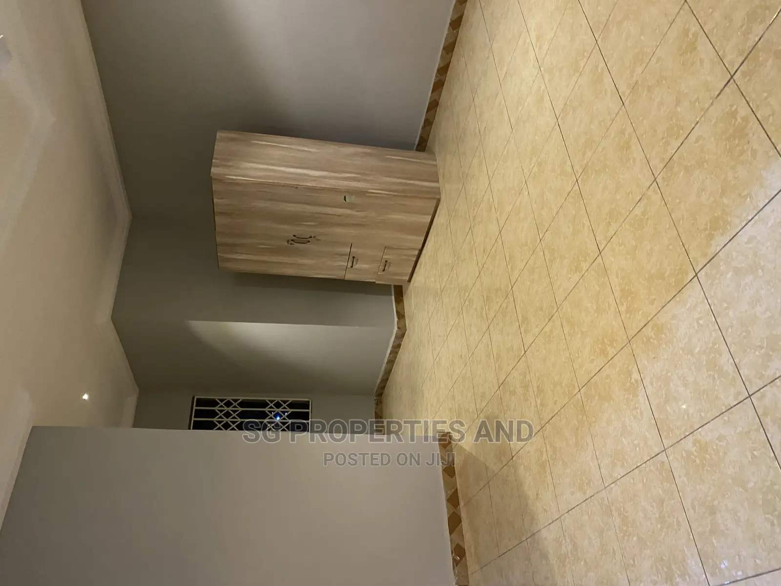 2bdrm Apartment in Kings Courts, Tema Metropolitan for rent