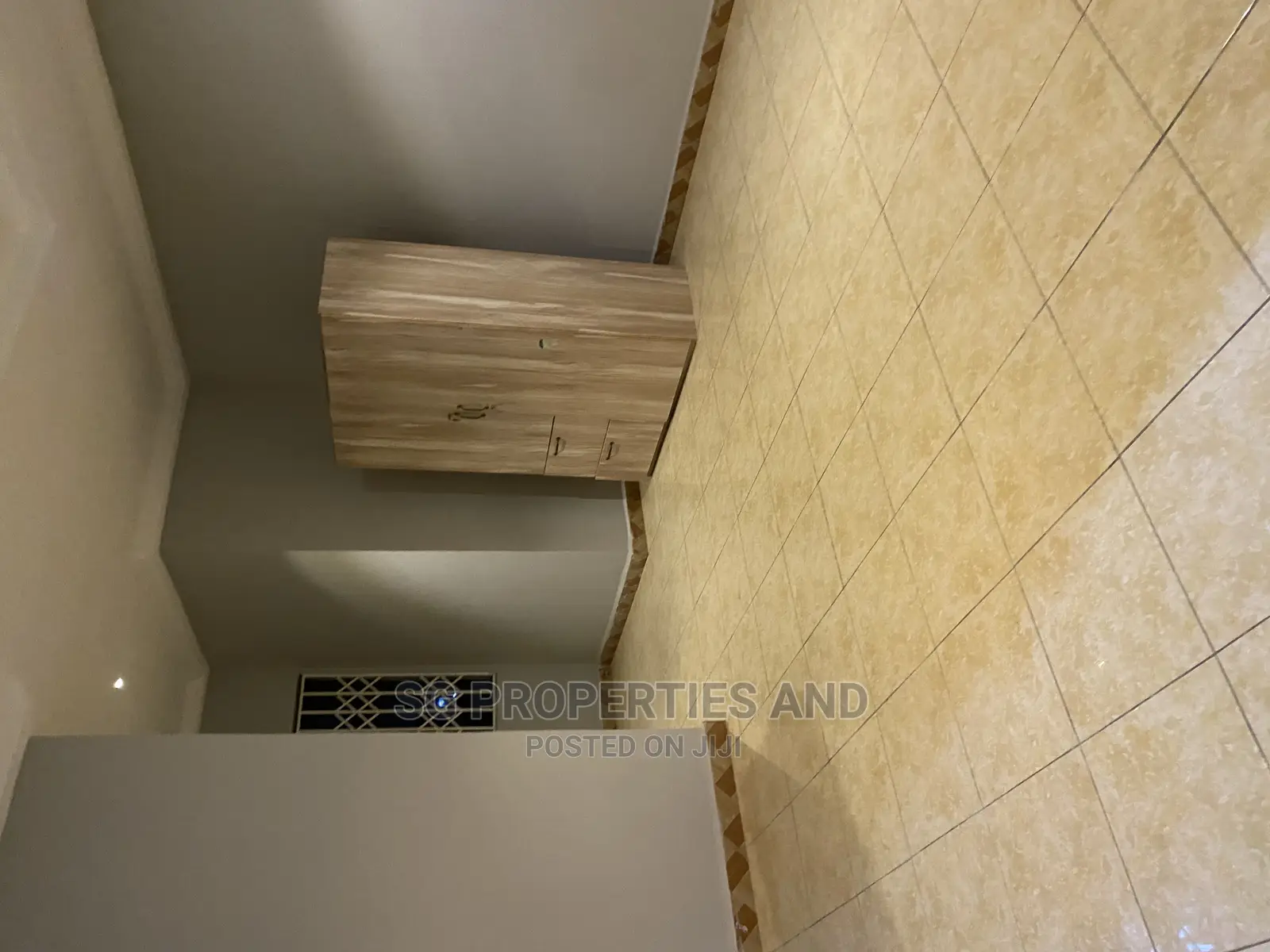 2bdrm Apartment in Kings Courts, Tema Metropolitan for rent