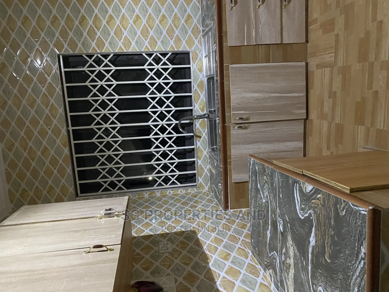 2bdrm Apartment in Kings Courts, Tema Metropolitan for rent