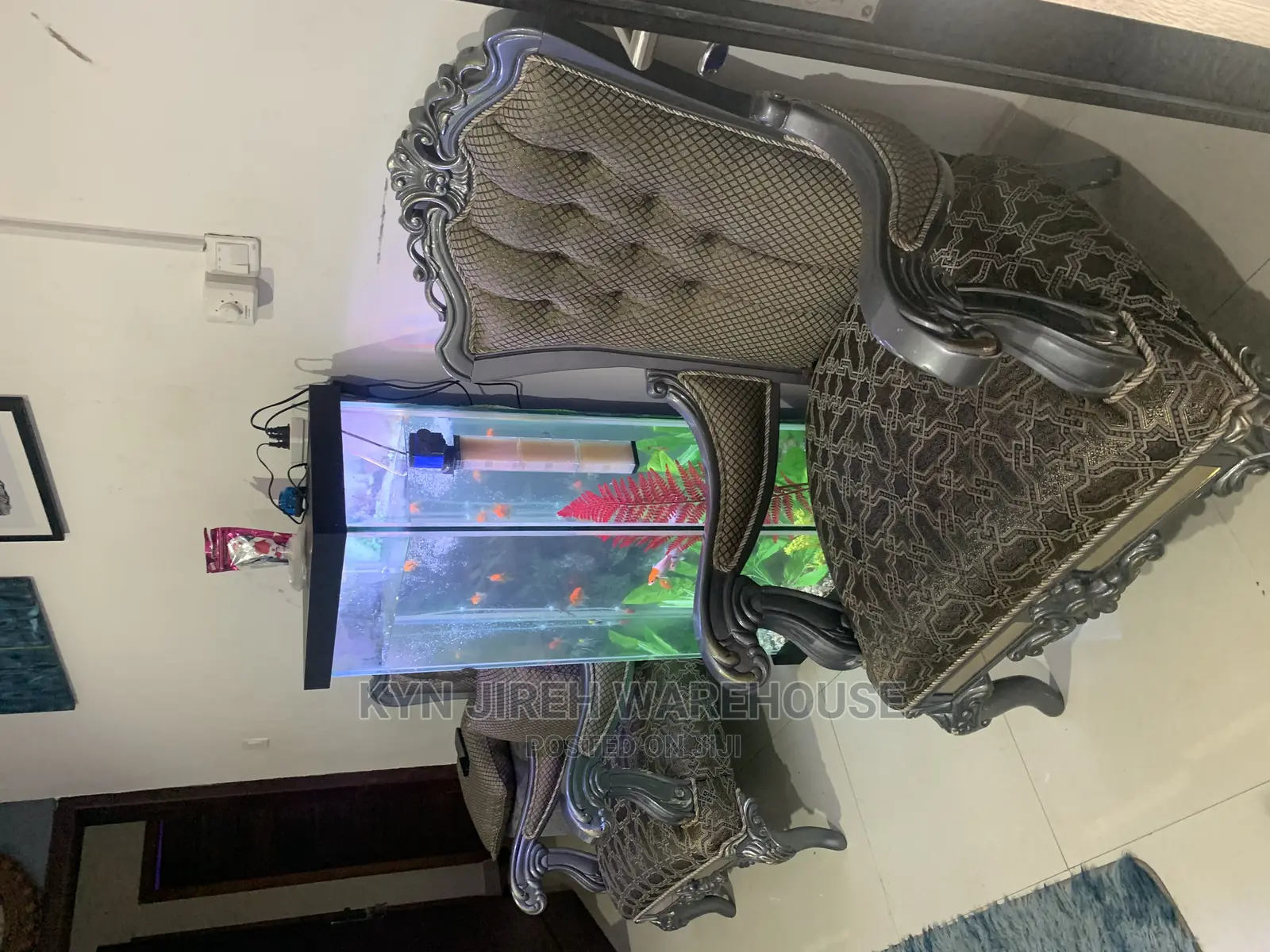 Hitman Aquarium With 15 Fishes