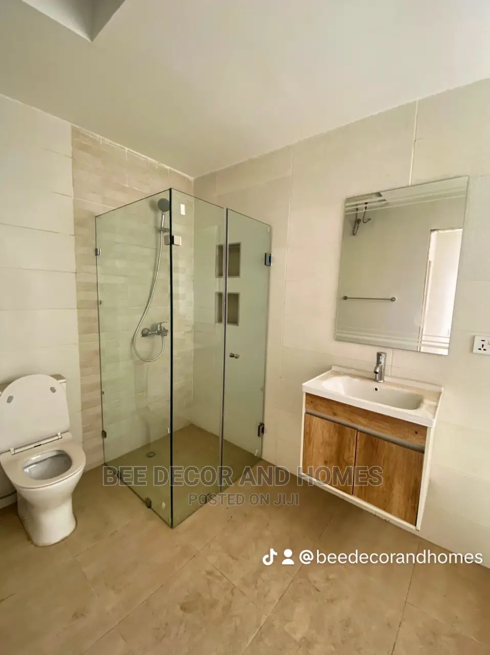 3bdrm Townhouse/Terrace in Bee Decor And Homes, West Legon for sale