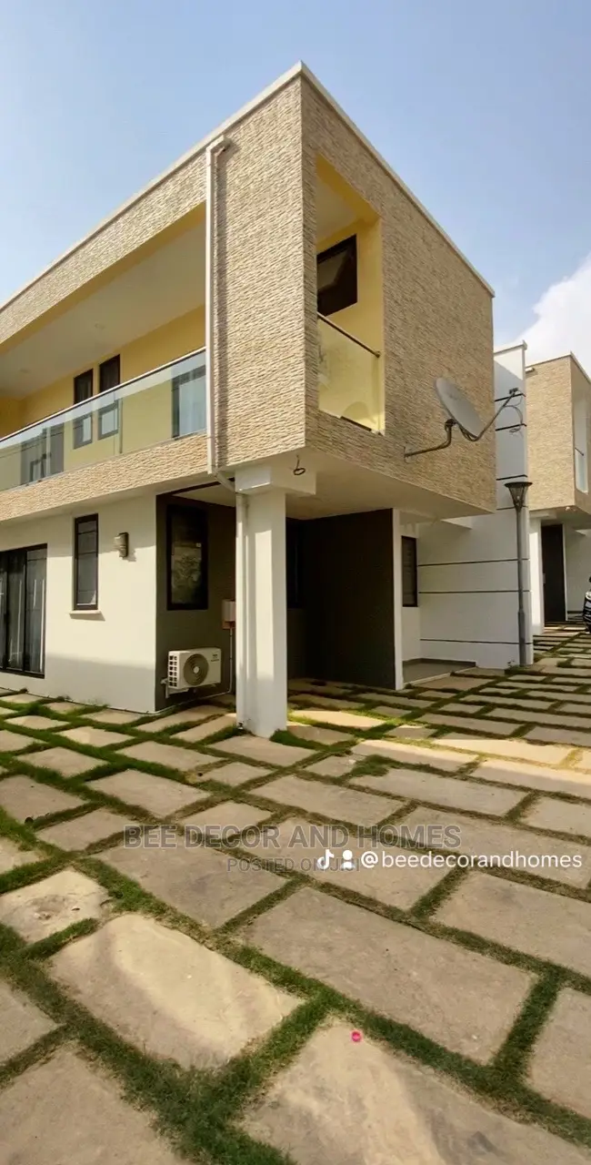 3bdrm Townhouse/Terrace in Bee Decor And Homes, West Legon for sale