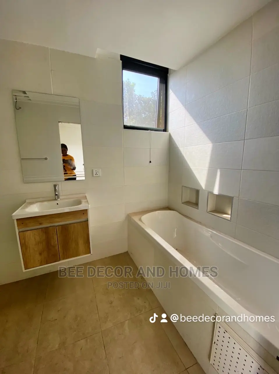 3bdrm Townhouse/Terrace in Bee Decor And Homes, West Legon for sale