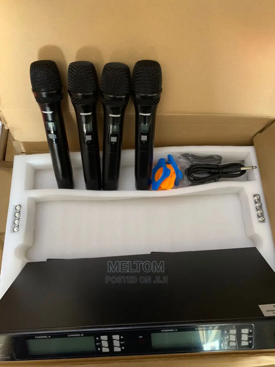 Shure 4in1 Cordless Microphone (Am-401)