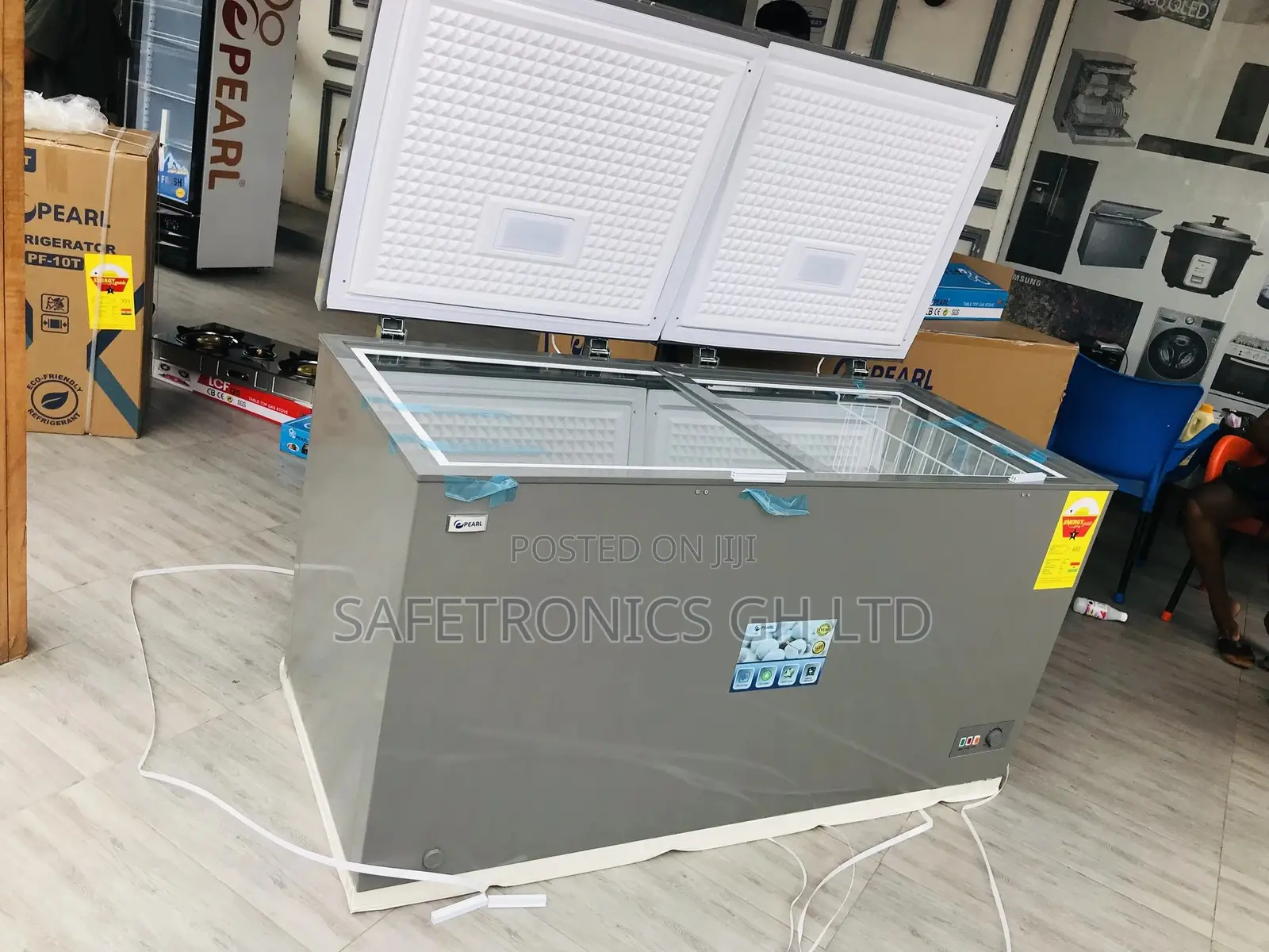 Purchase Pearl Doubledoor 400l PCF-550 Chestfreezer