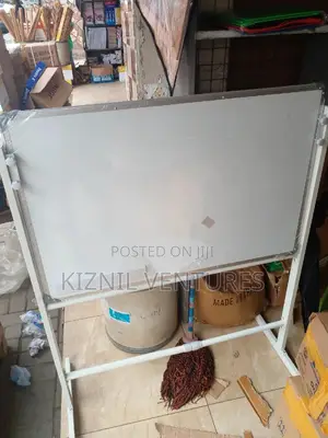 White Board 90cmx60cm + Standing Wheel