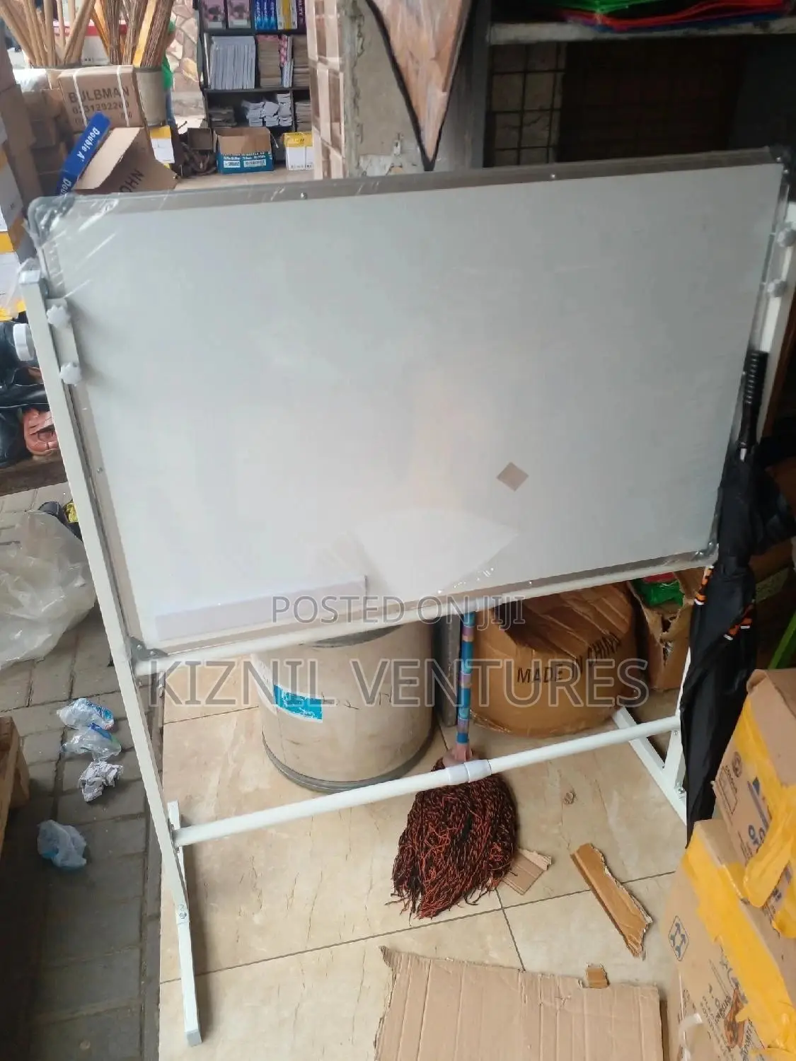 White Board 90cmx60cm + Standing Wheel