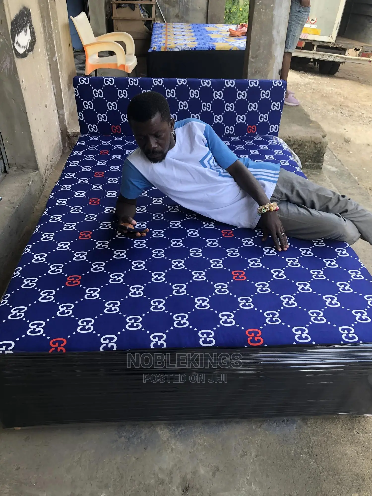 Double Bed Adepa