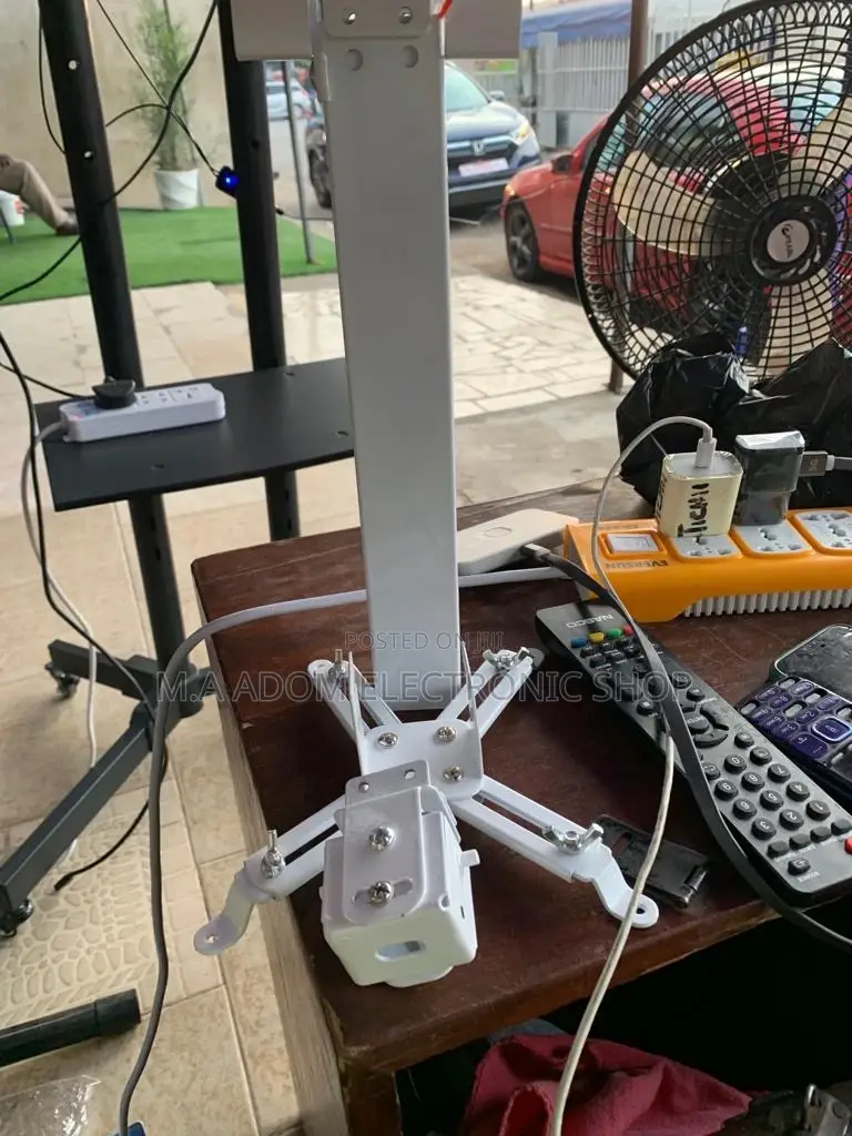 Adjustable Universal Projector Ceiling Mount