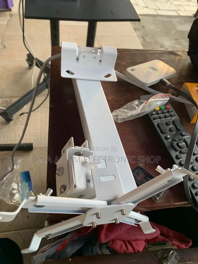 Zealous Universal Projector Ceiling Mount 360