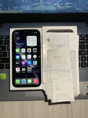 New Apple iPhone XR 64 GB White