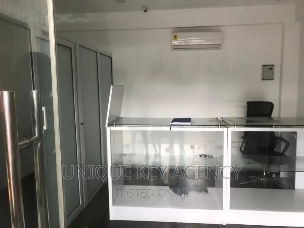 Shop to Let at Circle