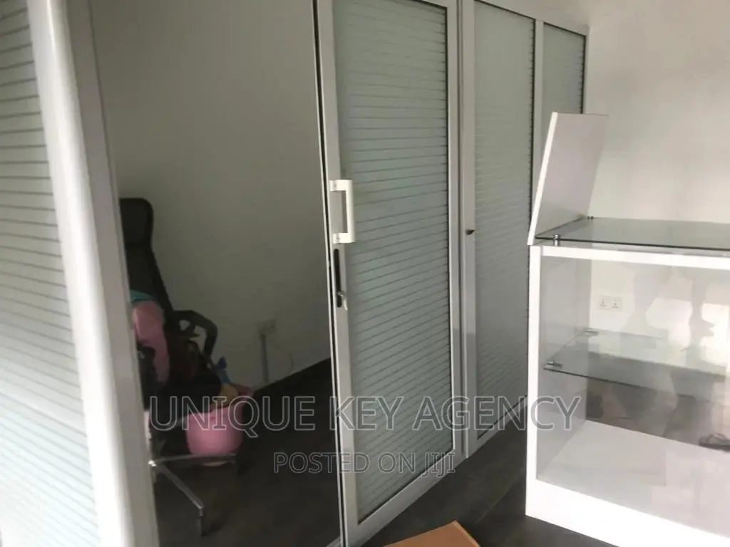 Shop to Let at Circle