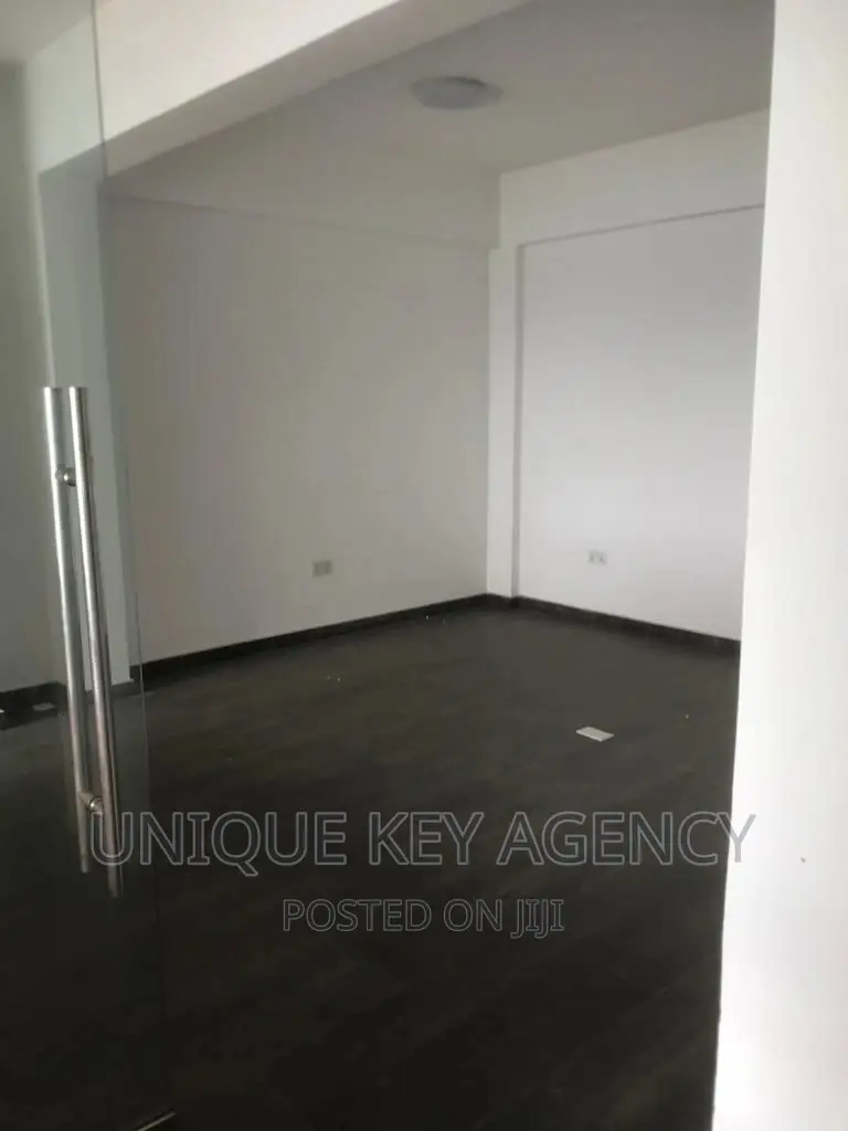 Shop to Let at Circle