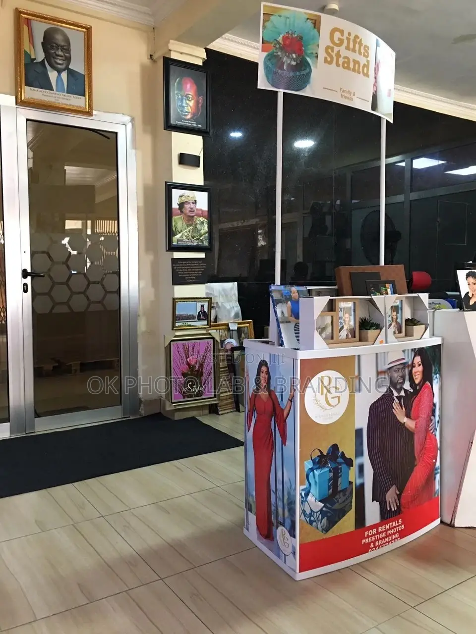 New Branded Adjustable And Removable Gift Stand