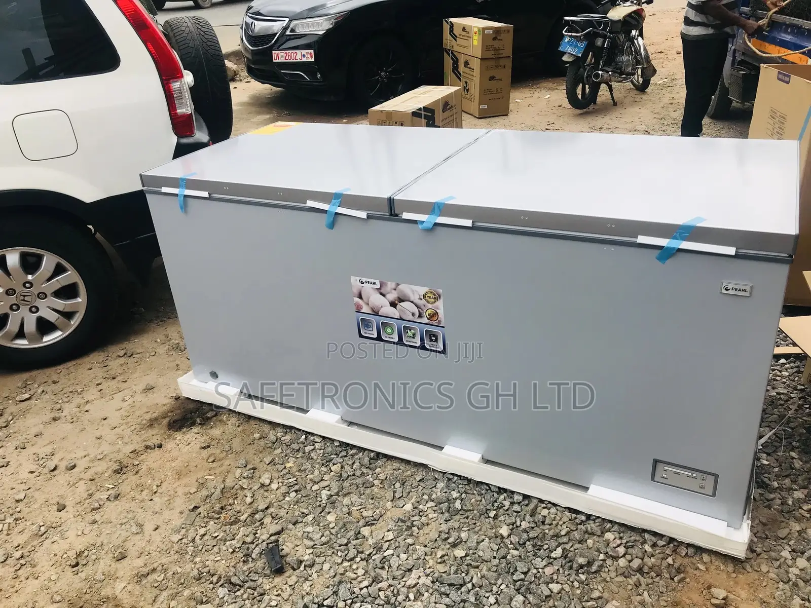Adjustable Pearl PCF-850 Doubledoor Chestfreezer