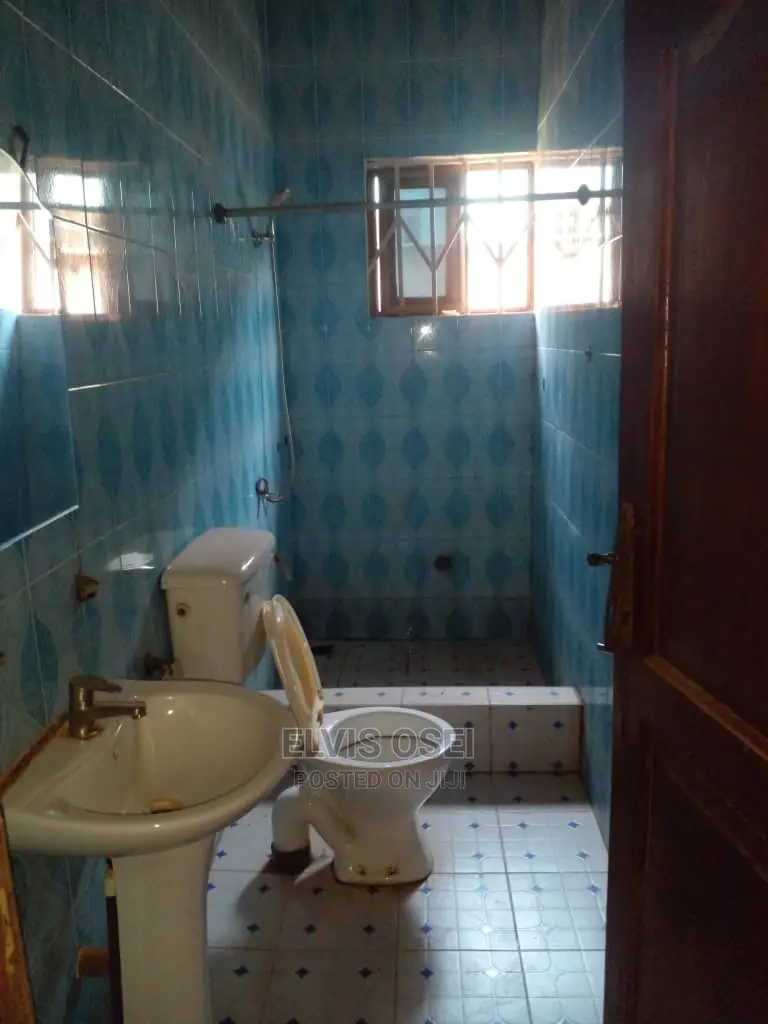 4bdrm House in Broadcasting, Weija for rent