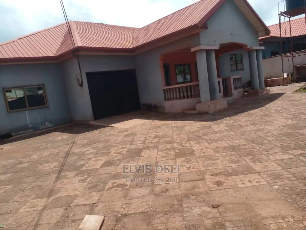 4bdrm House in Broadcasting, Weija for rent