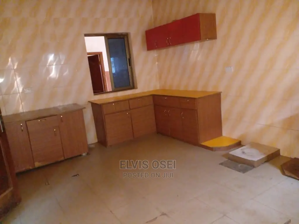 4bdrm House in Broadcasting, Weija for rent