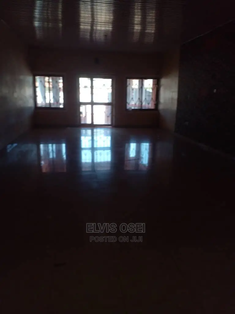 4bdrm House in Broadcasting, Weija for rent