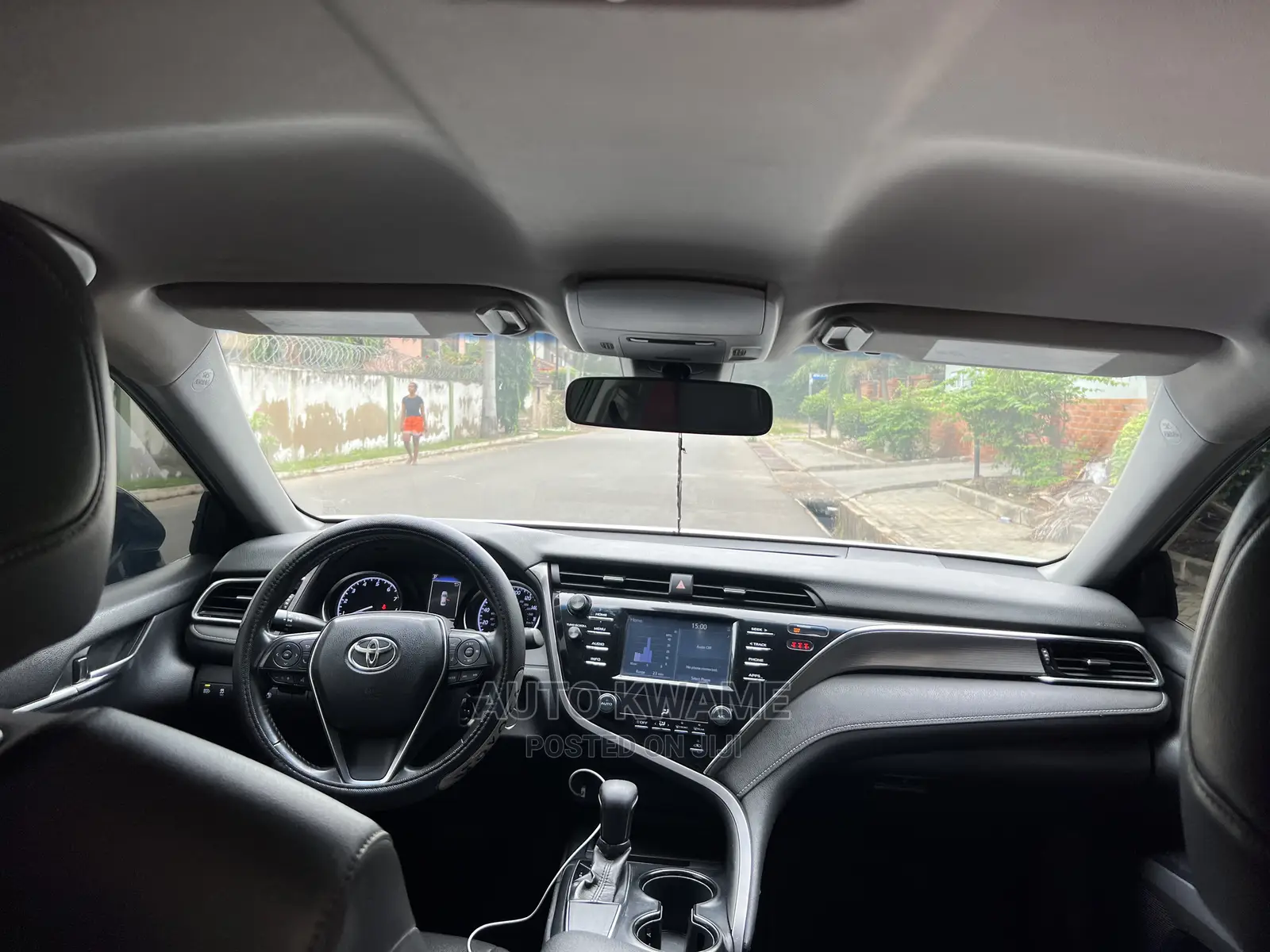 Toyota Camry SE FWD (2.5L 4cyl 8AM) 2018 White