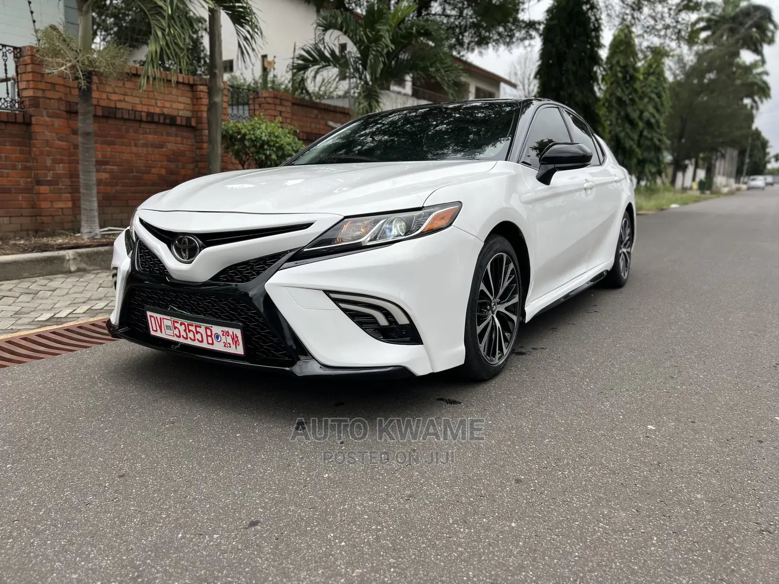 Toyota Camry SE FWD (2.5L 4cyl 8AM) 2018 White