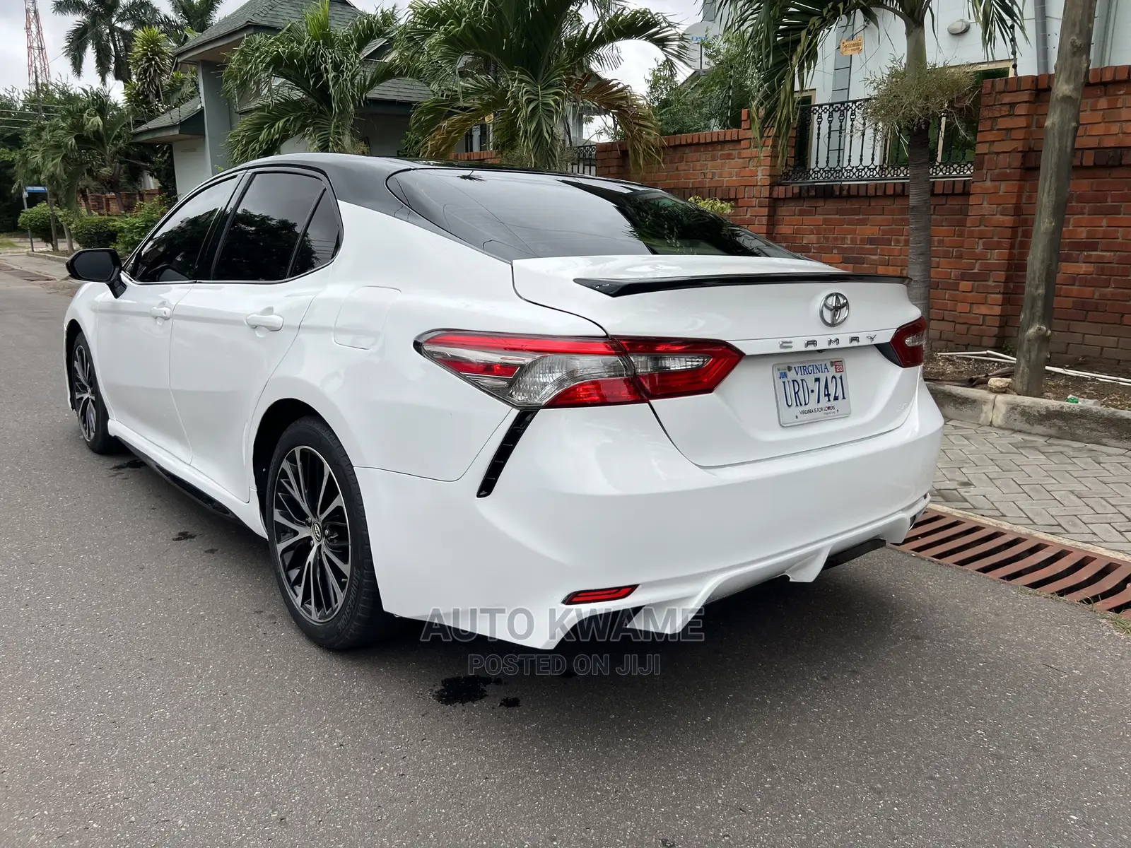 Toyota Camry SE FWD (2.5L 4cyl 8AM) 2018 White