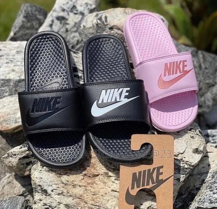 Nike Benassi Slides