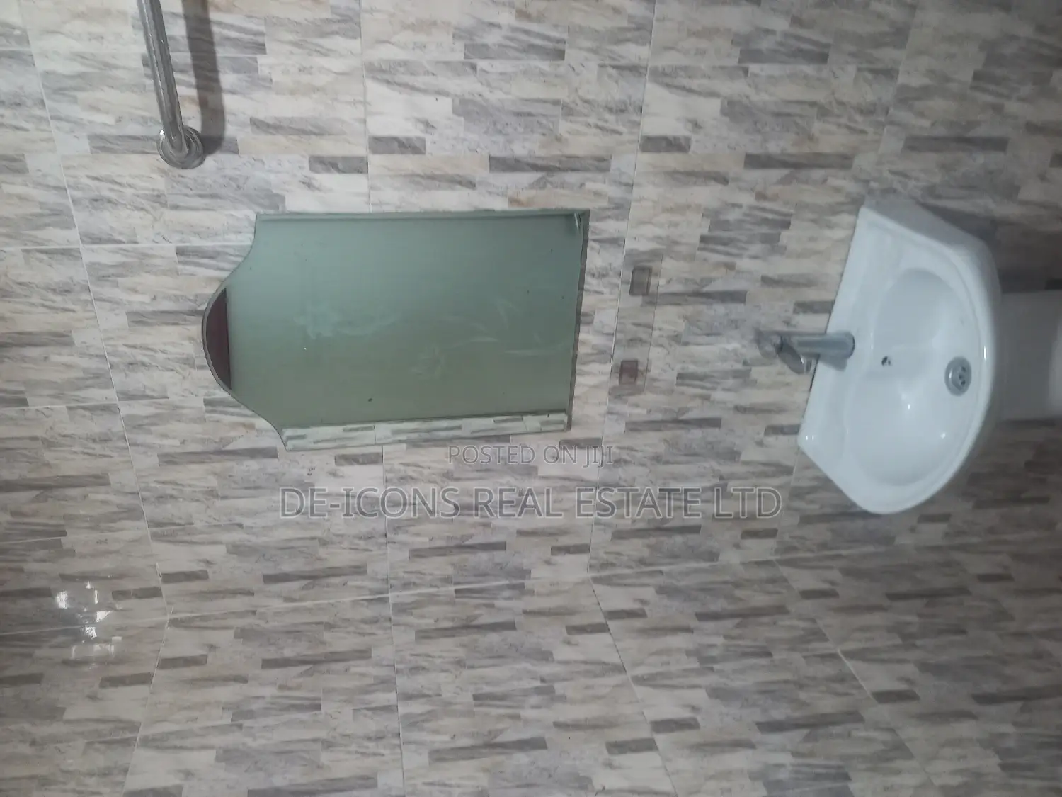 1bdrm Duplex in De-Icons Real Estate, Kasoa for rent