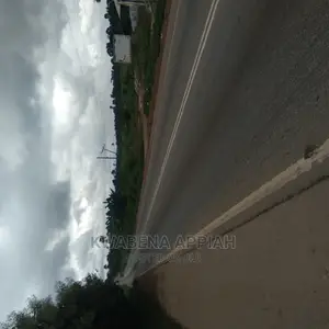 Plots of Land at Accra Kumasi Mainroad Is on Sales