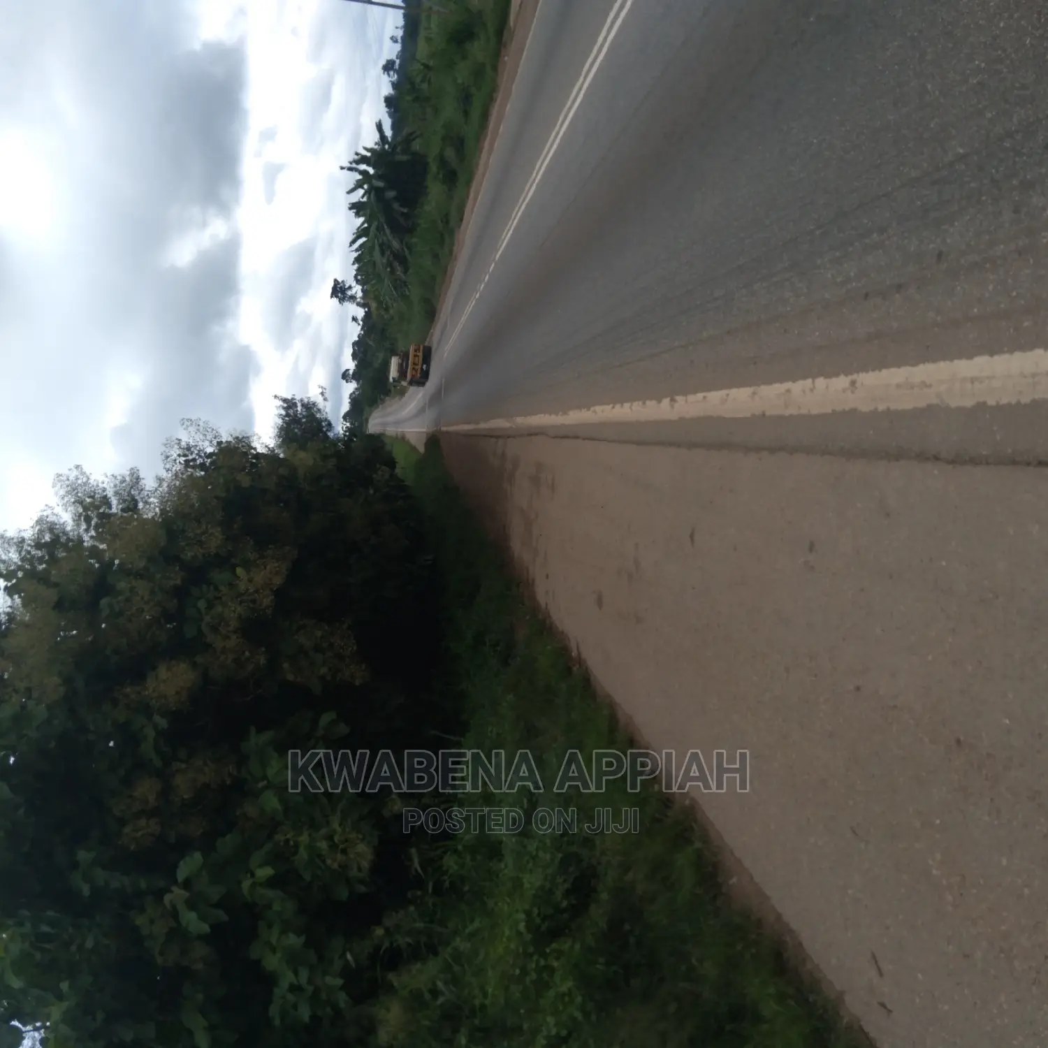 Plots of Land at Accra Kumasi Mainroad Is on Sales