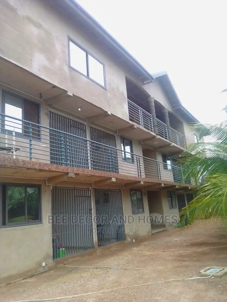 10bdrm Apartment in Bee Decor And Homes, Old Ashomang for sale