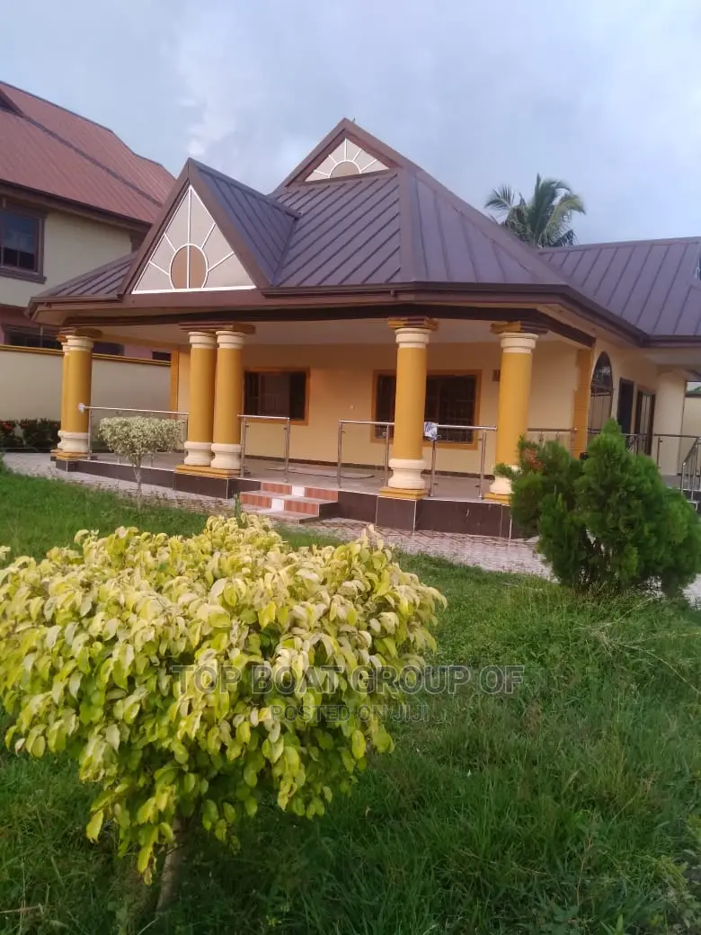 Furnished 8bdrm Apartment in Top Boat Estate, Kumasi Metropolitan